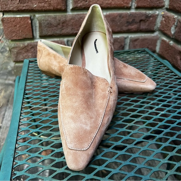 Ann Taylor Tan Suede Pointed Toe Flats Size 7.5 NEW - Picture 2 of 9